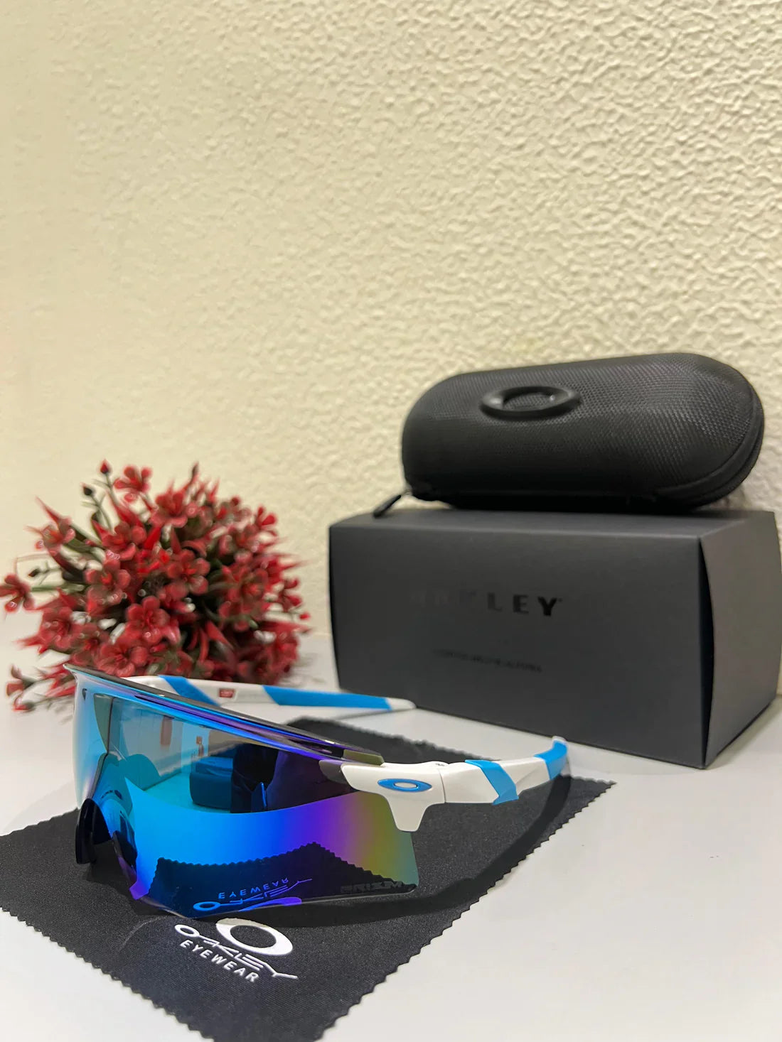 OAKLEY Encoder Sports Sunglasses ( Blue Prizm & white )